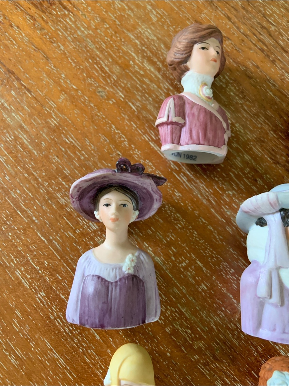 1980s Avon Set of 8 Pastel Porcelain Thimbles - Picture 4 of 16